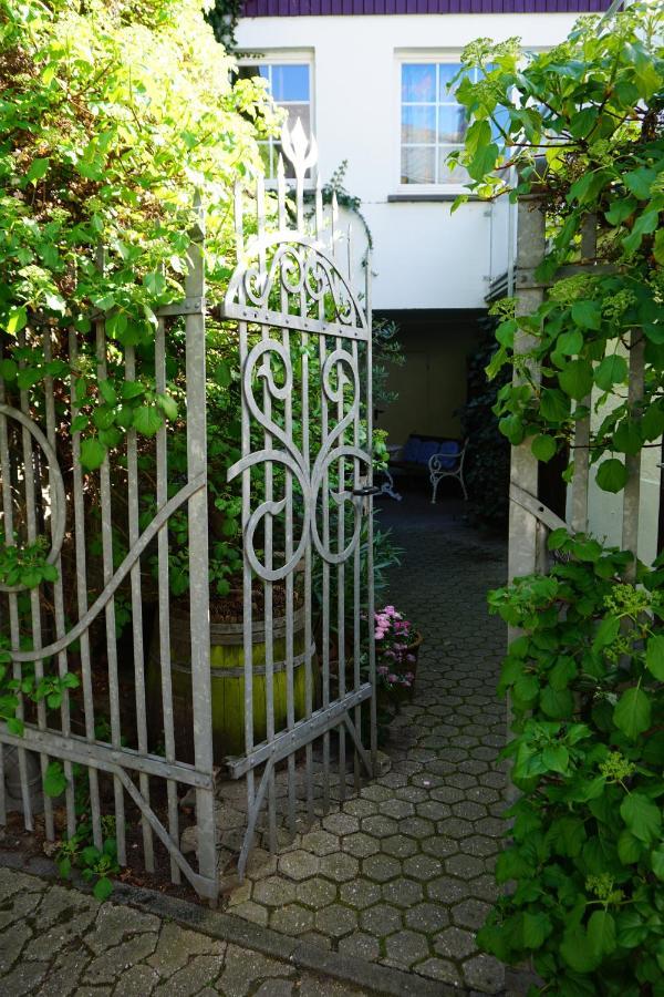 Hotel Garni Altes Winzerhaus Moselschaenke โคเบิร์น-กอนดอร์ฟ ภายนอก รูปภาพ