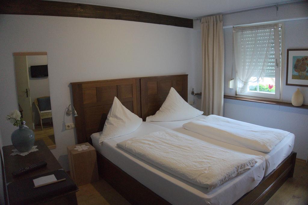 Hotel Garni Altes Winzerhaus Moselschaenke โคเบิร์น-กอนดอร์ฟ ภายนอก รูปภาพ